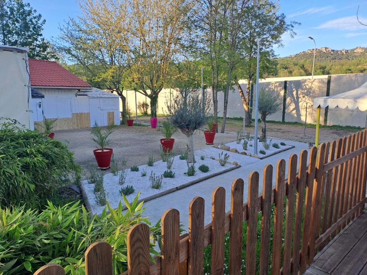 Chalet Pour 5 Personnes Equipe Sur Emplacement Privatif Dans Camping 4 Etoiles Appartenant Et Gere Par Un Particulier Hotel Foix Ngoại thất bức ảnh