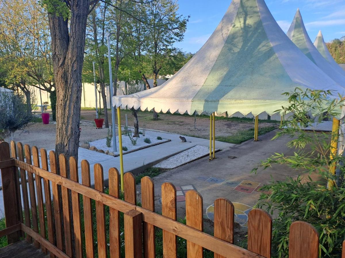Chalet Pour 5 Personnes Equipe Sur Emplacement Privatif Dans Camping 4 Etoiles Appartenant Et Gere Par Un Particulier Hotel Foix Ngoại thất bức ảnh