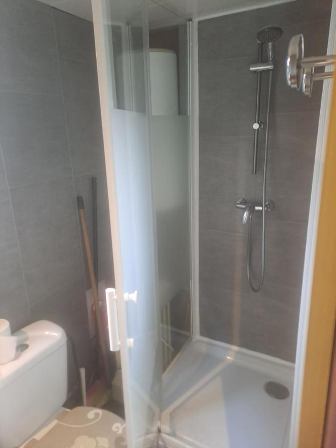 Chalet Pour 5 Personnes Equipe Sur Emplacement Privatif Dans Camping 4 Etoiles Appartenant Et Gere Par Un Particulier Hotel Foix Ngoại thất bức ảnh