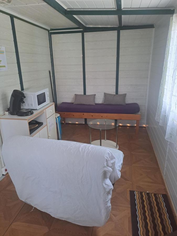 Chalet Pour 5 Personnes Equipe Sur Emplacement Privatif Dans Camping 4 Etoiles Appartenant Et Gere Par Un Particulier Hotel Foix Ngoại thất bức ảnh